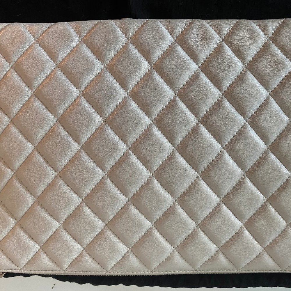 Chanel silver star pouch - Picture 3 of 4